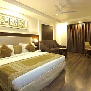 Hotel Le Roi Near New Delhi Railway Station